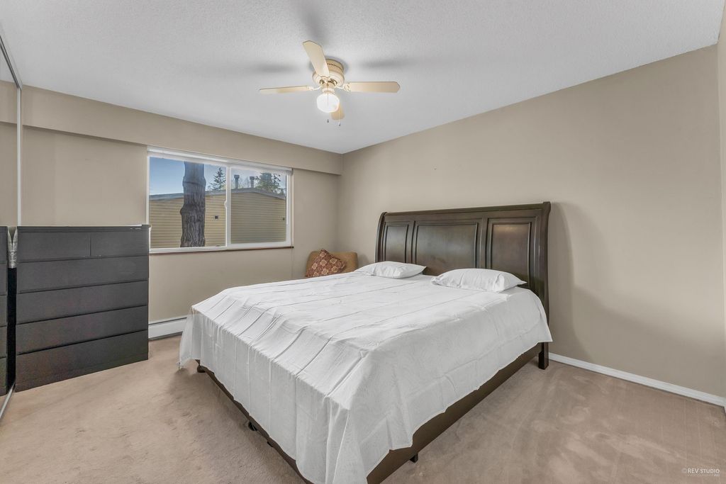 listing image 1106643555403497809