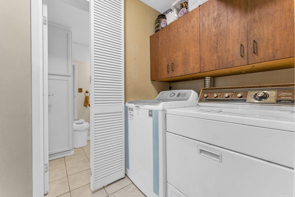 listing image 1109440729559999104