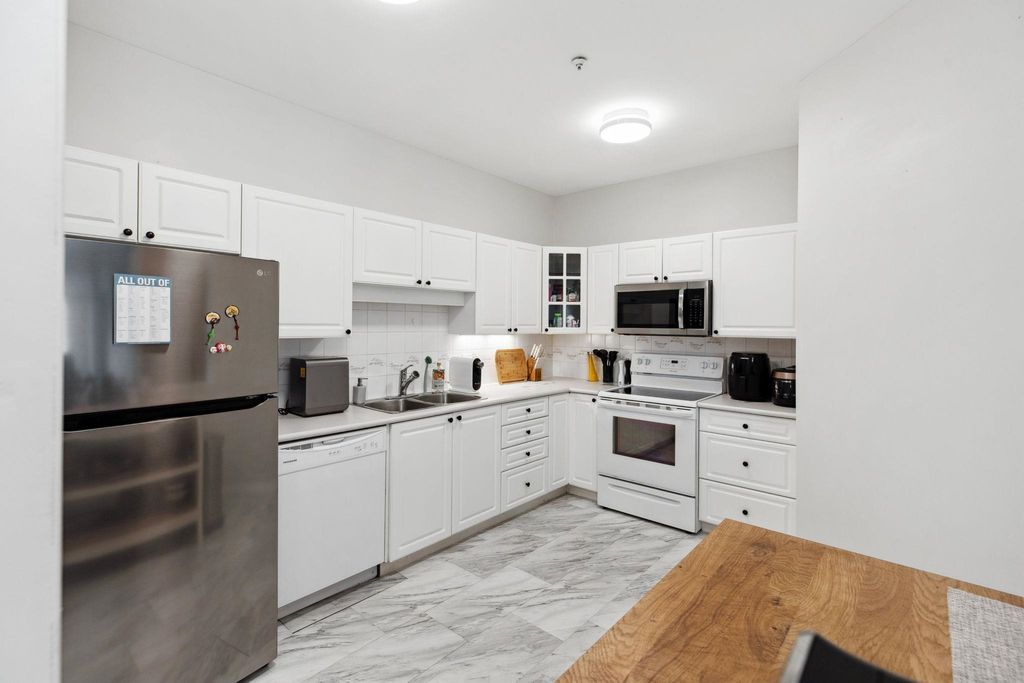 listing image 1102660469372197385