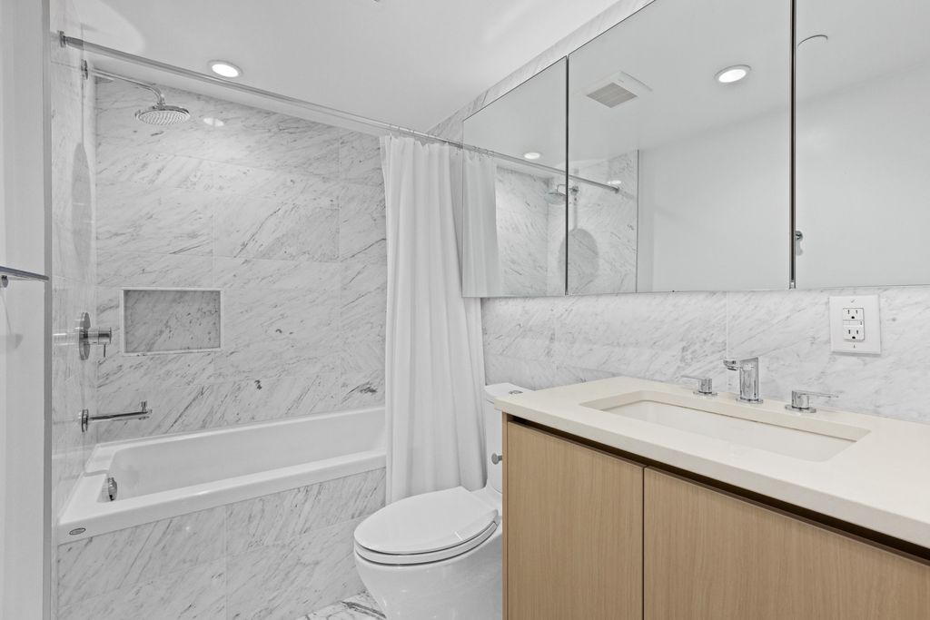 listing image 1102532602865378164