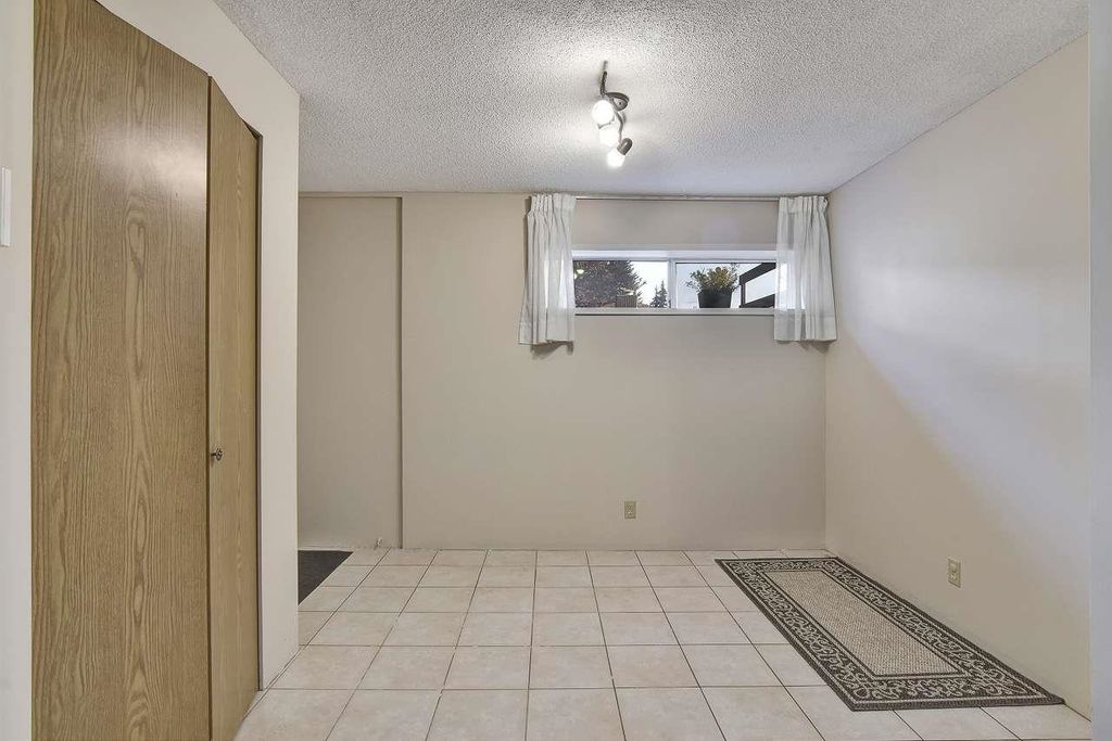 listing image 1103543773815103697