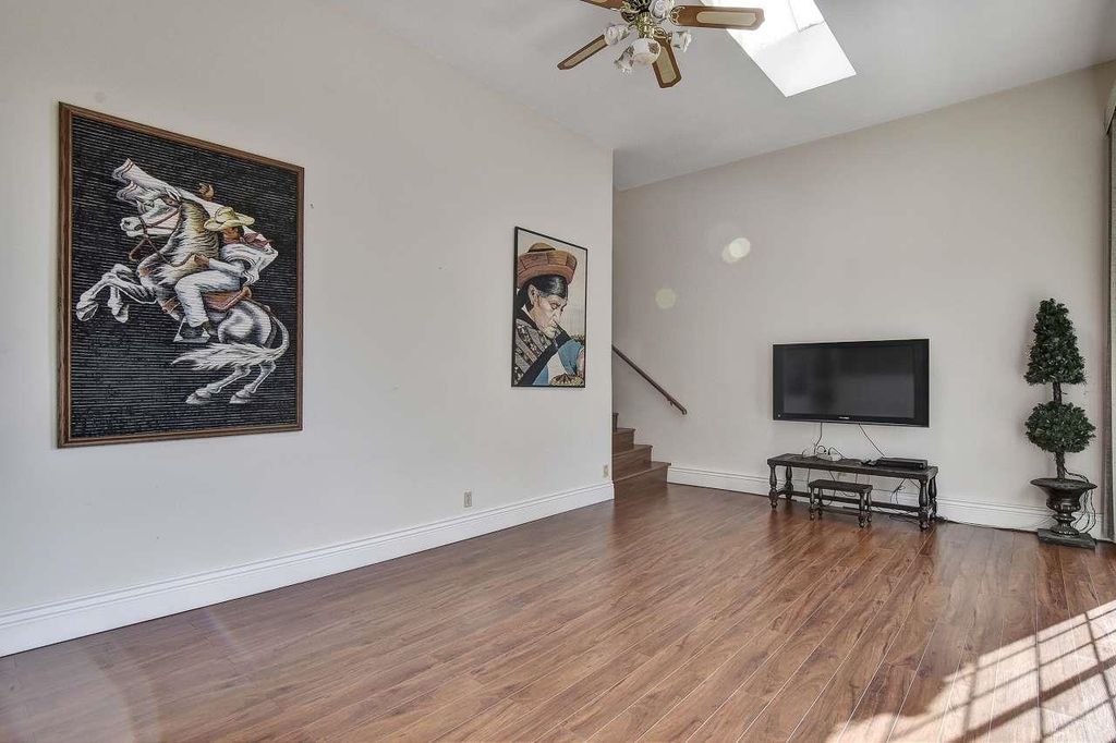 listing image 1106339099400703280