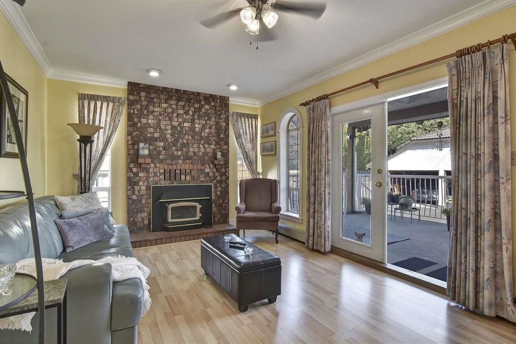 listing image 1102713430044883652