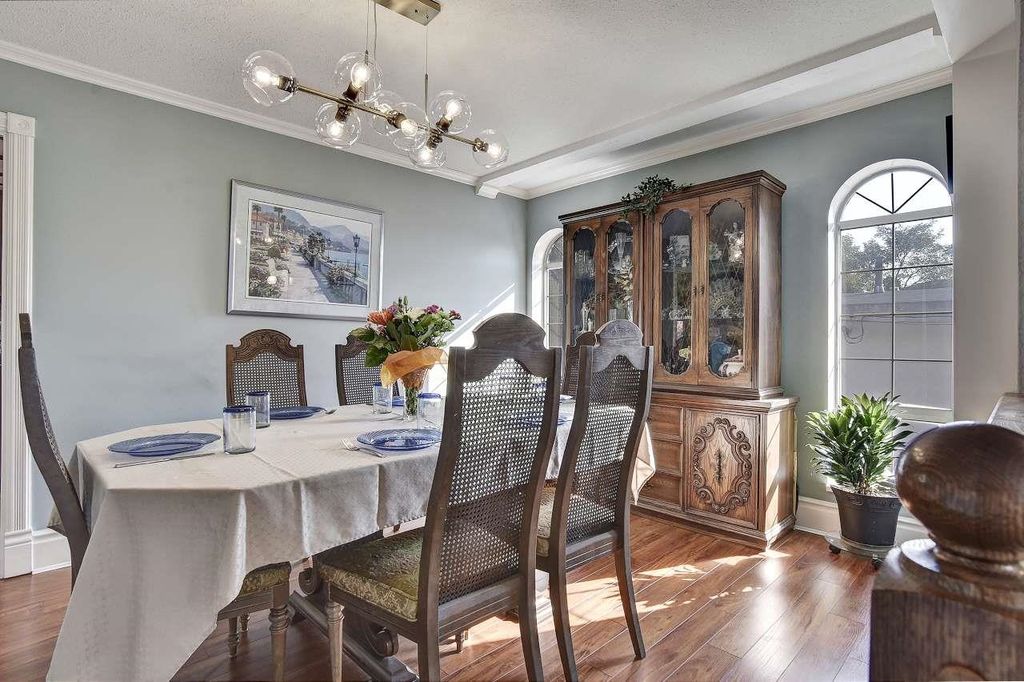 listing image 1103844165877475166