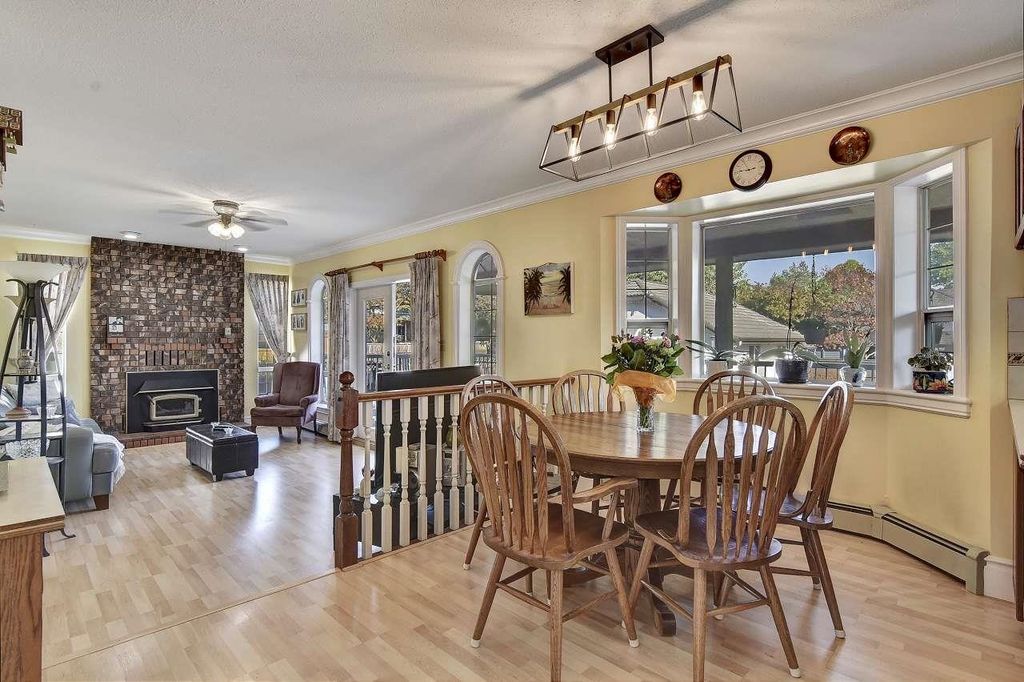 listing image 1101868581815919341