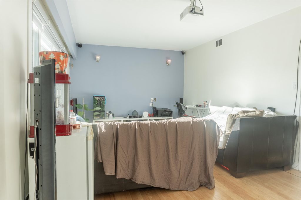 listing image 1105565721810716659