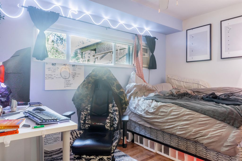 listing image 1104554312418377922