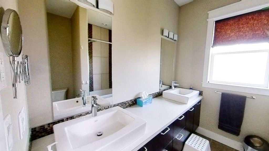 listing image 1100348313363045418