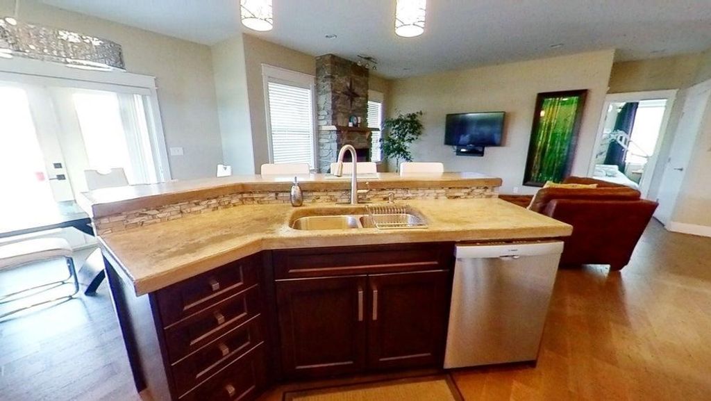 listing image 1102714744754146095