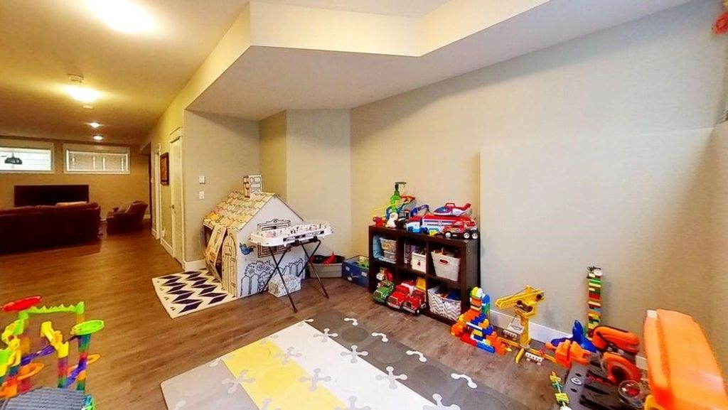 listing image 1102988502156574225