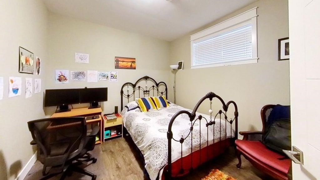 listing image 1109688406157309379