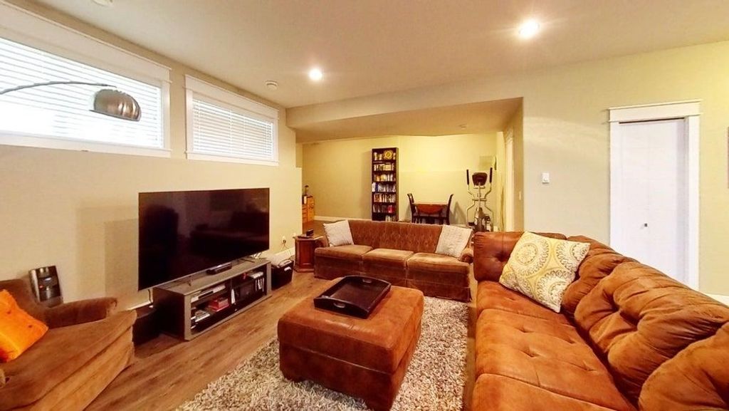 listing image 1102533886234918142