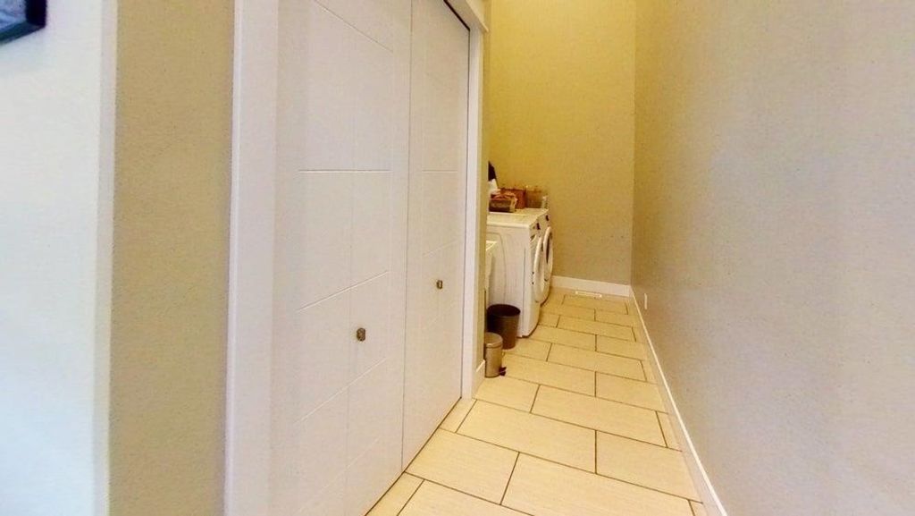 listing image 1102640017983483471