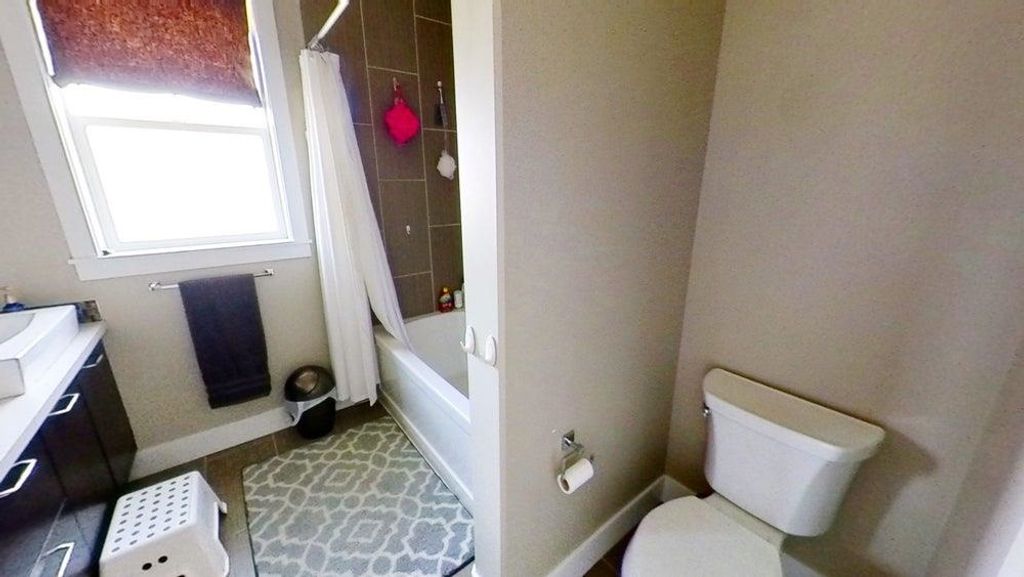 listing image 1108356933242586302