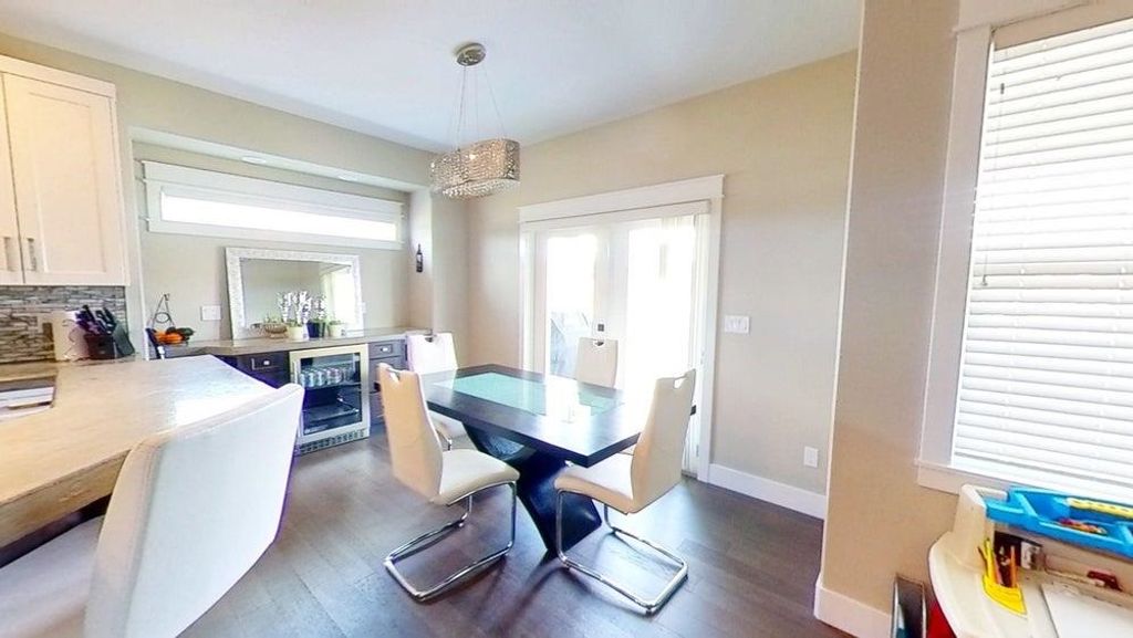 listing image 1109331729429136855