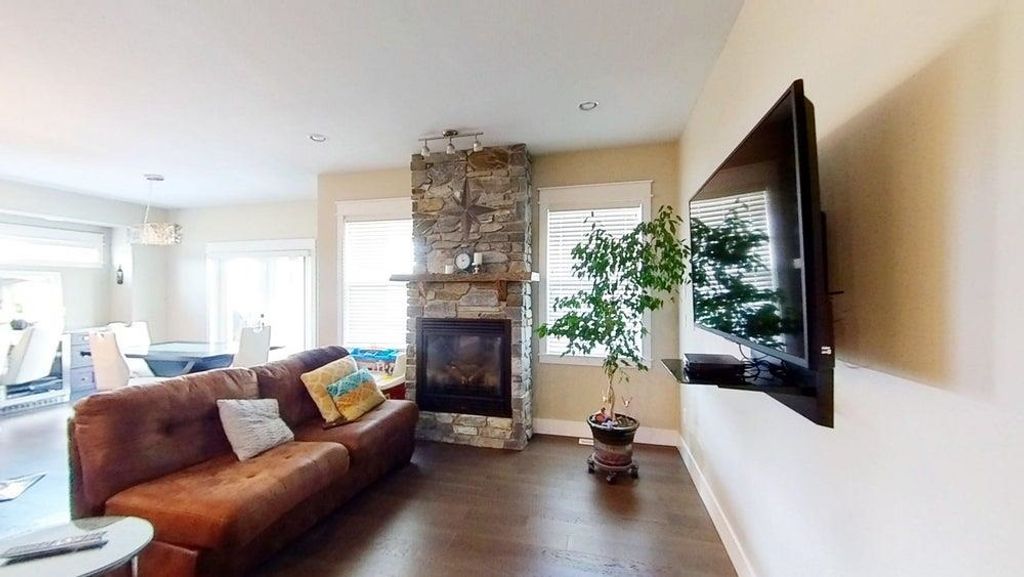 listing image 1101311370953558782