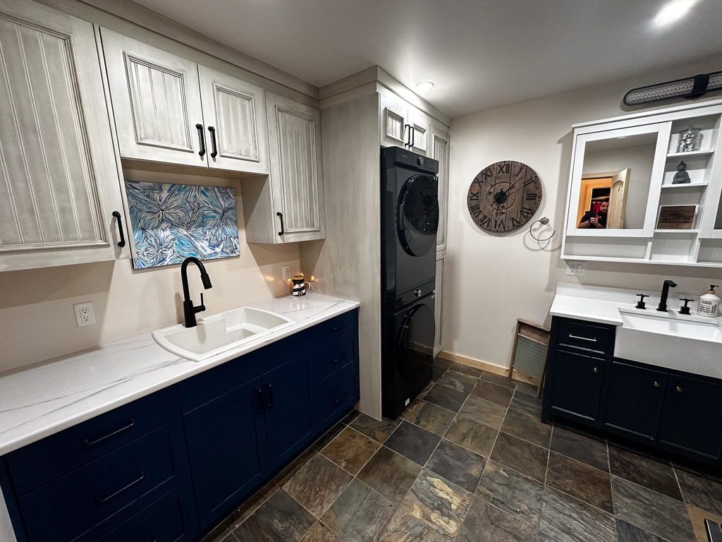 listing image 1105180365024449608