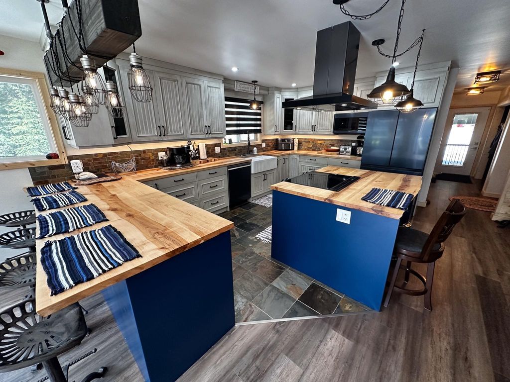 listing image 1102362205499367490