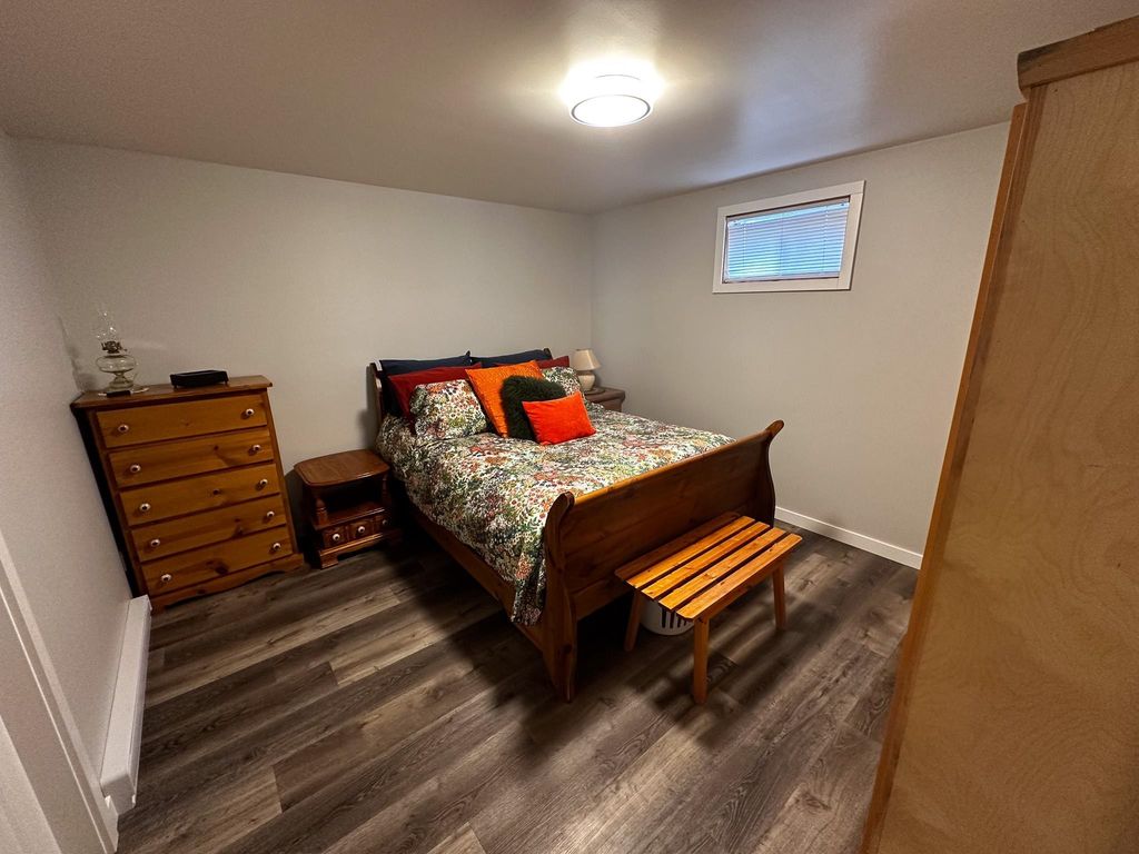 listing image 1100767536832933926