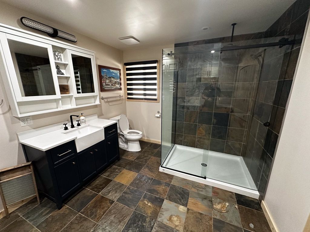 listing image 1107202107585437248