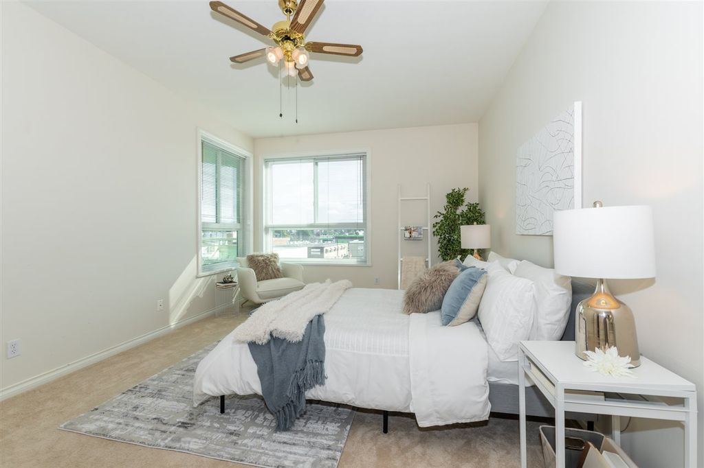listing image 1101878382099442435