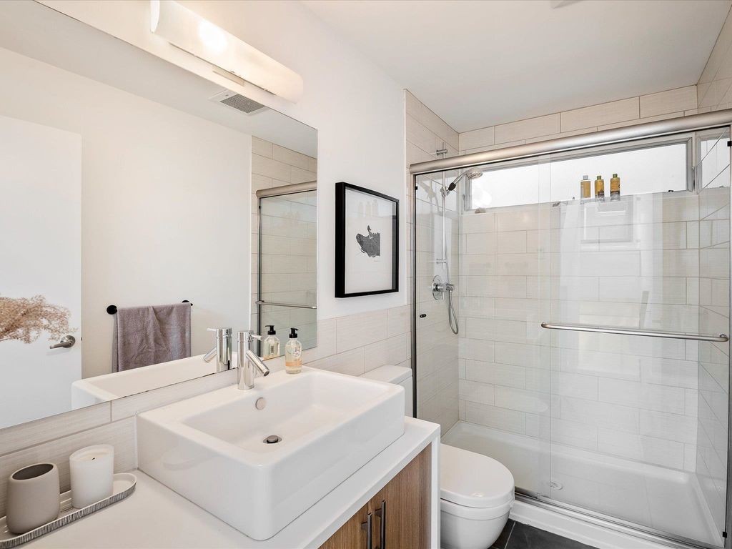 listing image 1107817405656621603