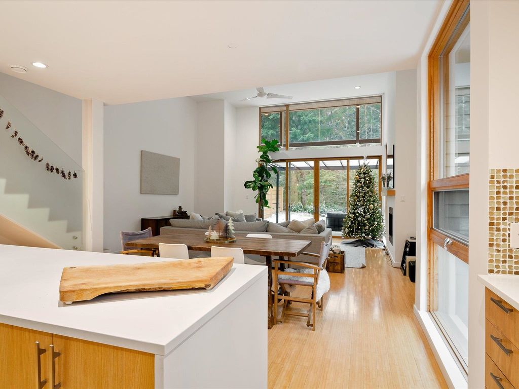 listing image 1104853194271848359