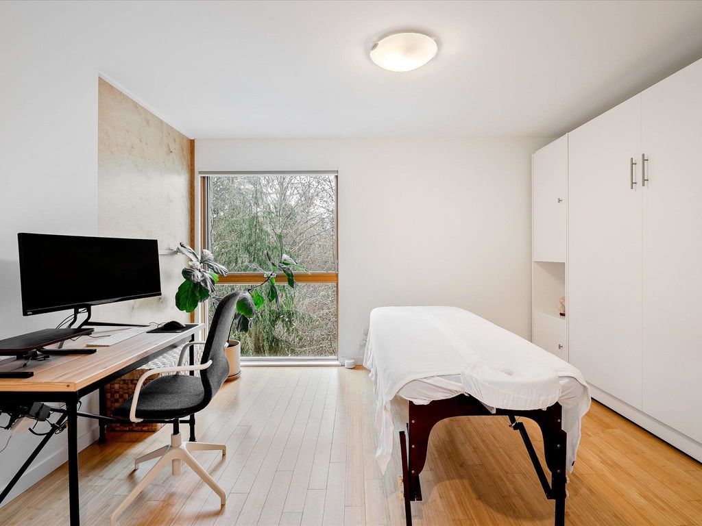 listing image 1109737547663955444