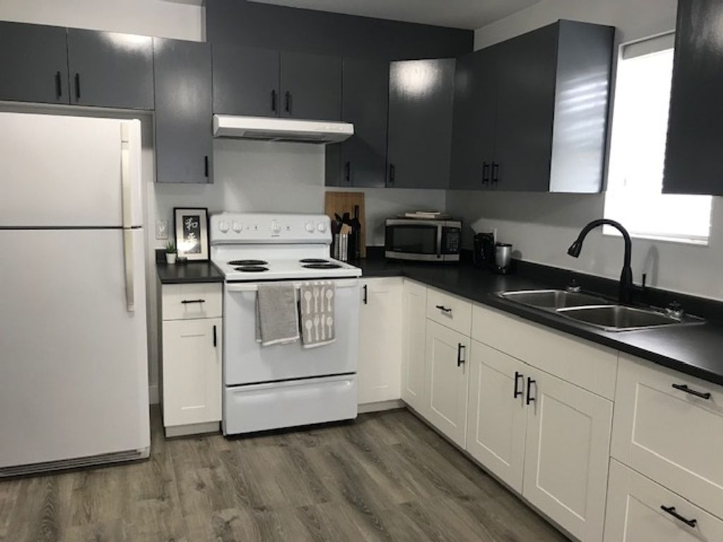 listing image 1106172214599401484