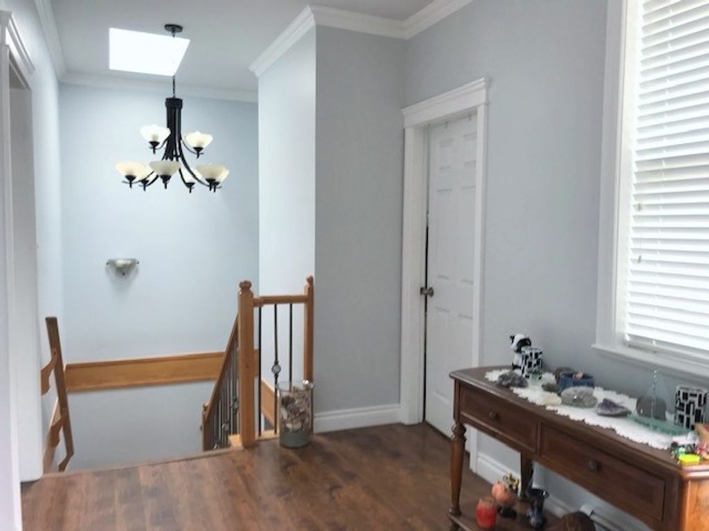 listing image 1106469045628793920