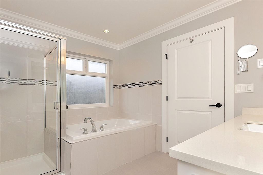 listing image 1104099380082757185