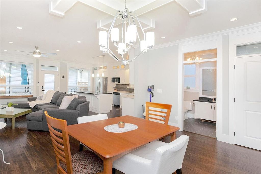 listing image 1102414960081704201