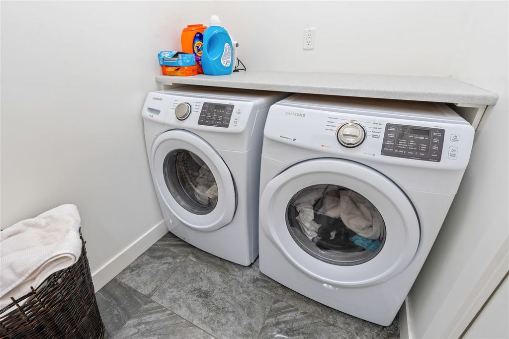 listing image 1109547358881924958