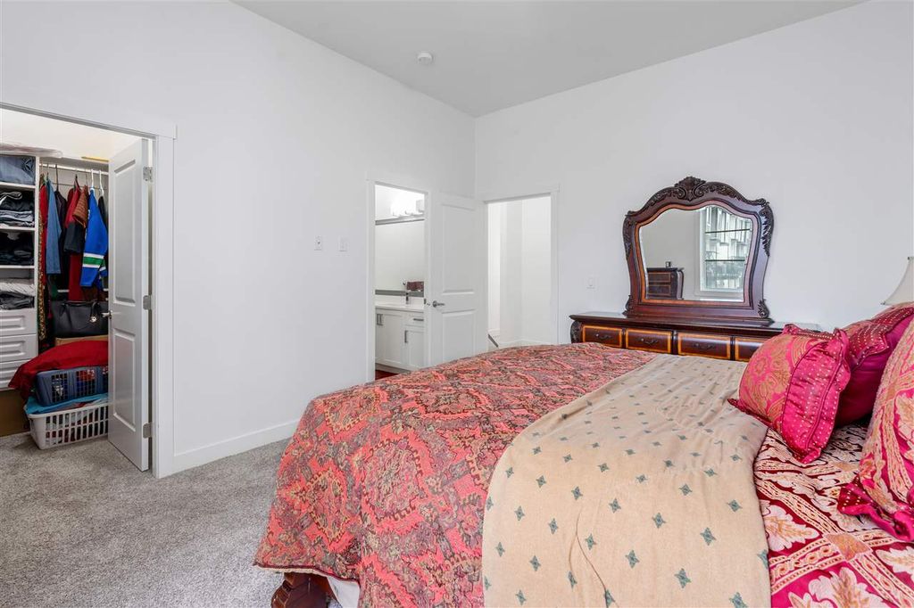 listing image 1106628077373062975