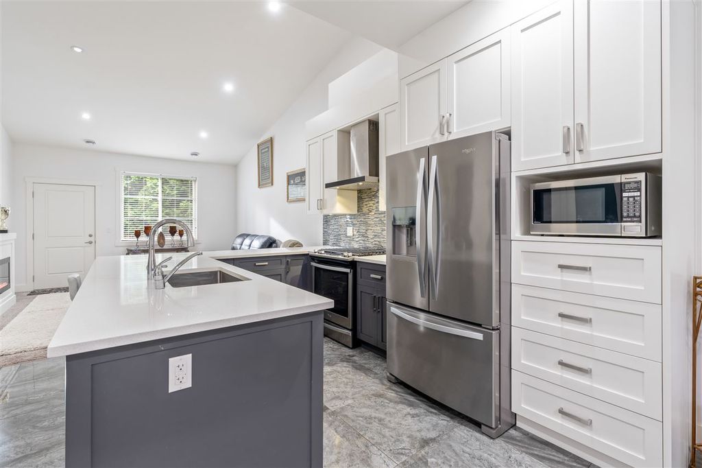 listing image 1101088995155009354
