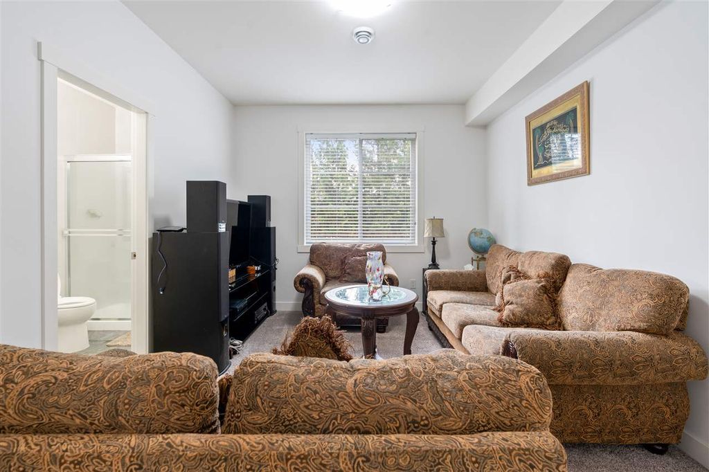 listing image 1103620376707000825