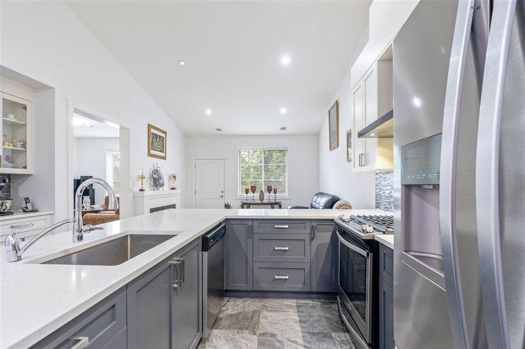 listing image 1109805324677382143