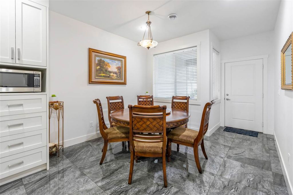 listing image 1109906588619965611