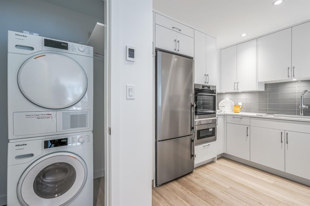 listing image 1103623421092967616