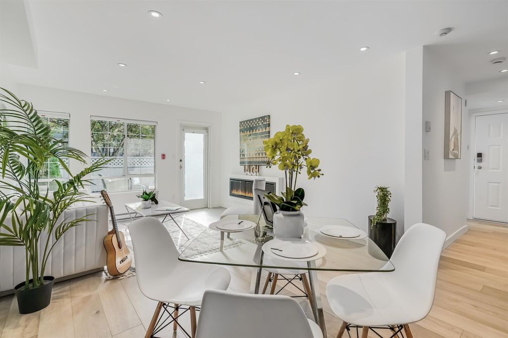 listing image 1102120270768339155