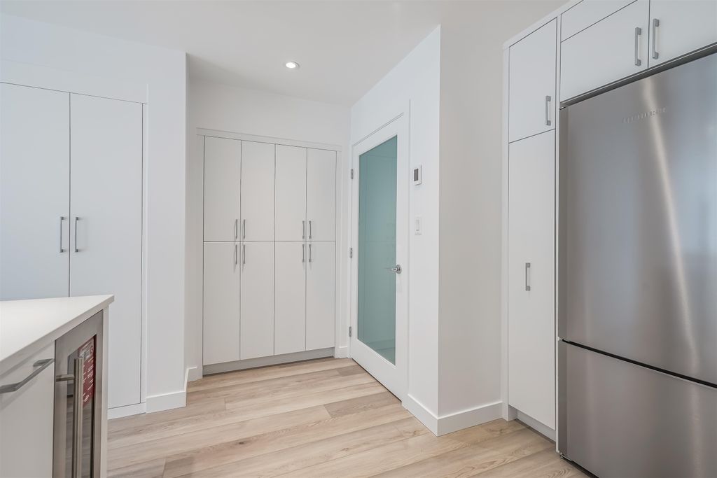 listing image 1102783329247459068
