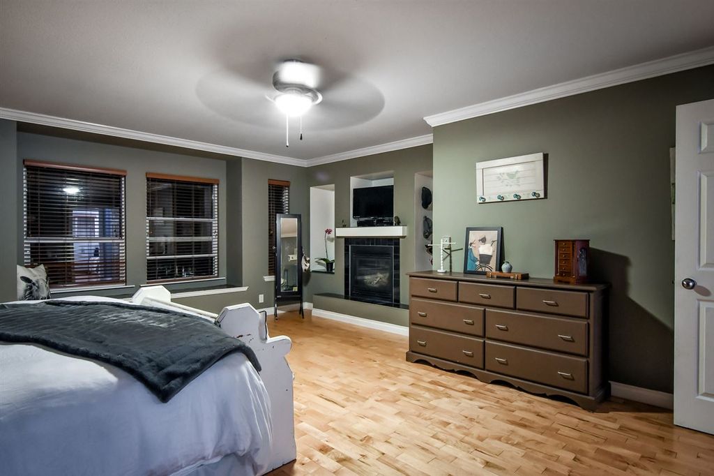 listing image 1103631261028682301