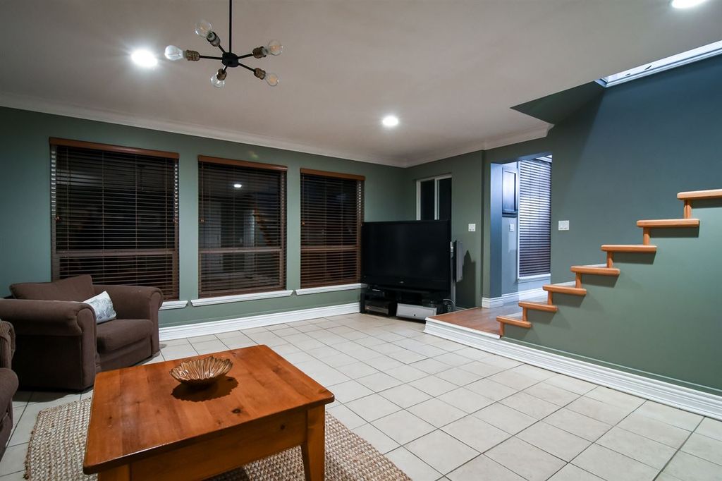 listing image 1105562957215071885