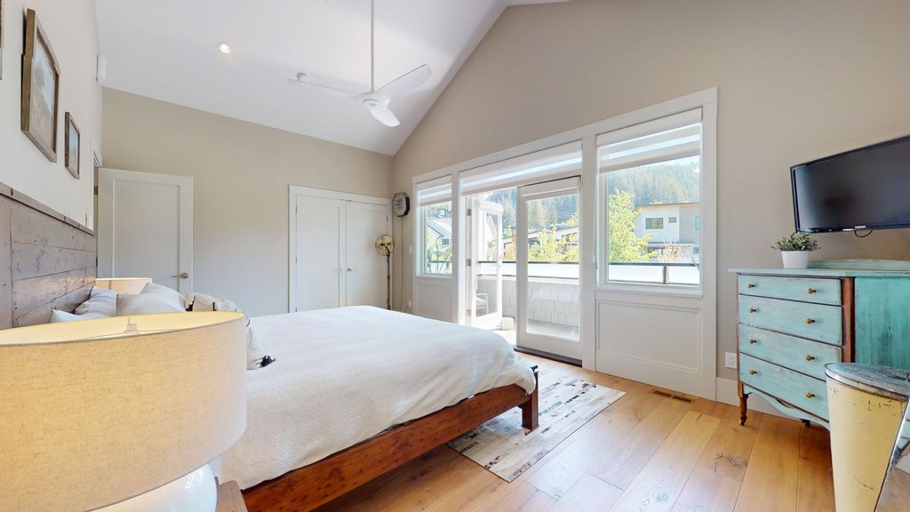 listing image 1103170263002123467