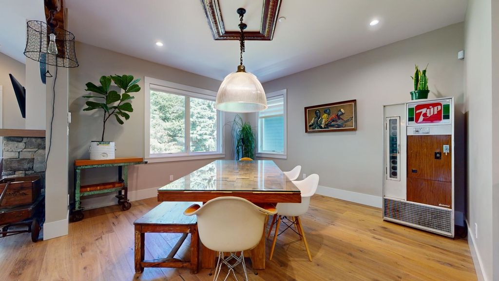 listing image 1104901380983611400