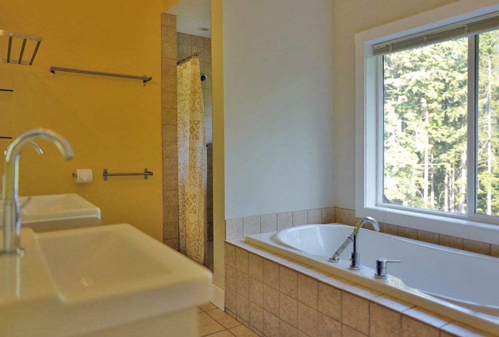 listing image 1104748451931361567