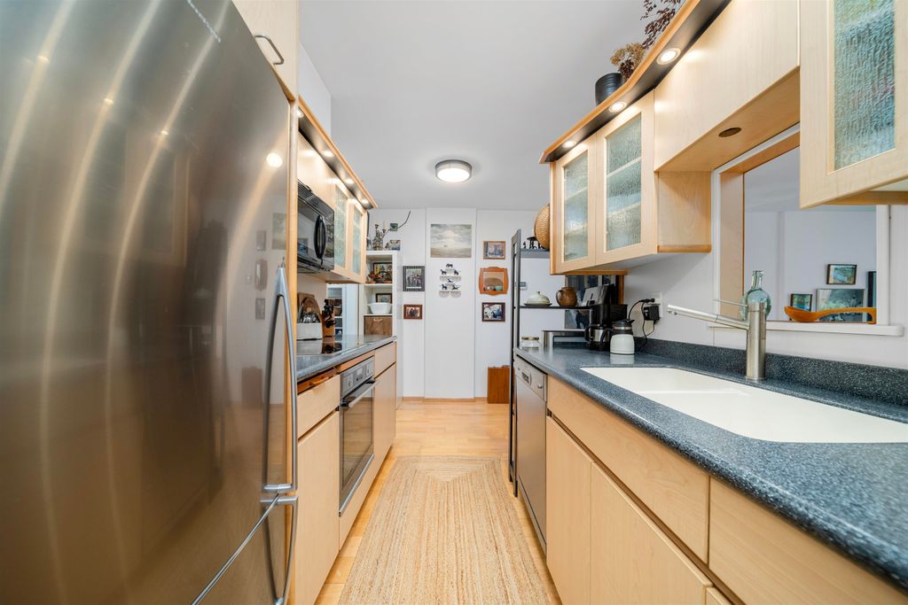 listing image 1109755304246697245