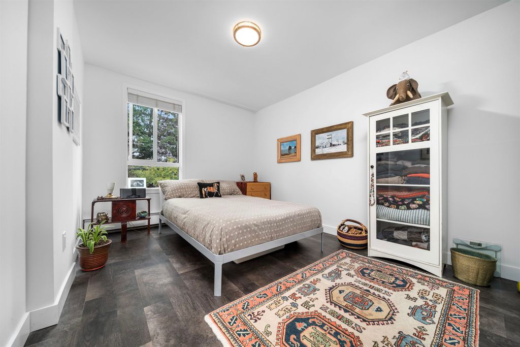 listing image 1104694303612780452