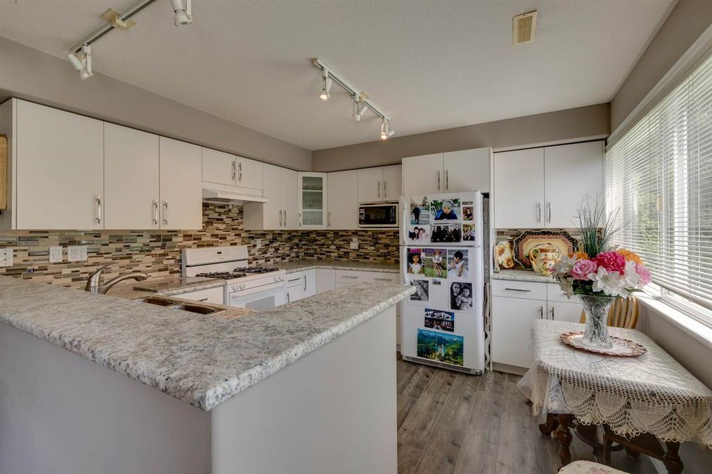 listing image 1106989047734687569