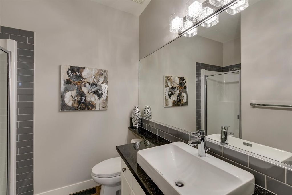 listing image 1103402823850210715
